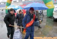 新华电脑专修学院霏霏雨雪送温暖