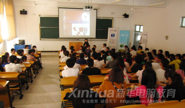 招聘会现场,用人单位介绍公司概况