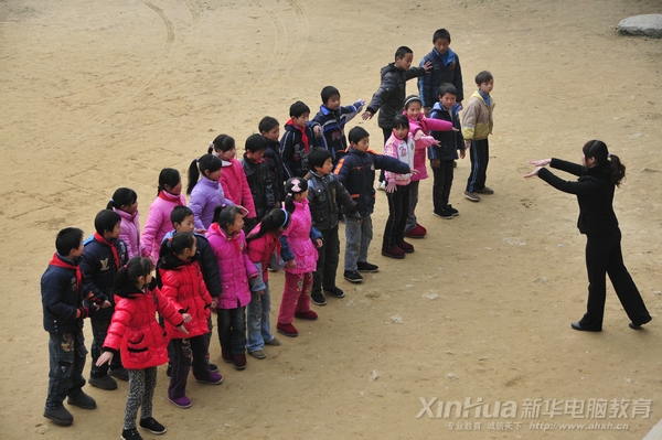 安徽新华电脑专修学院_贫瘠的土地遮掩不住鲜活的生命对于梦想的渴望与追求