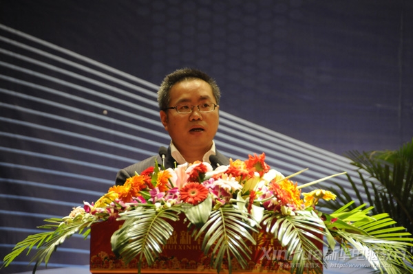 新华教育集团常务副总经理张明在大会中致辞