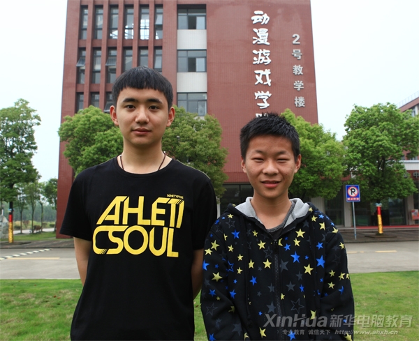 安徽新华电脑专修学院杨翰(左)和闫贵阳(右)两位获奖学子