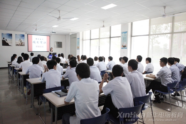 新华2013年第一期环境艺术实训班开班仪式现场