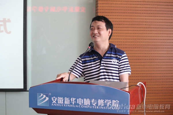 蝶恋品牌服饰CEO崔万志在开班仪式上发言