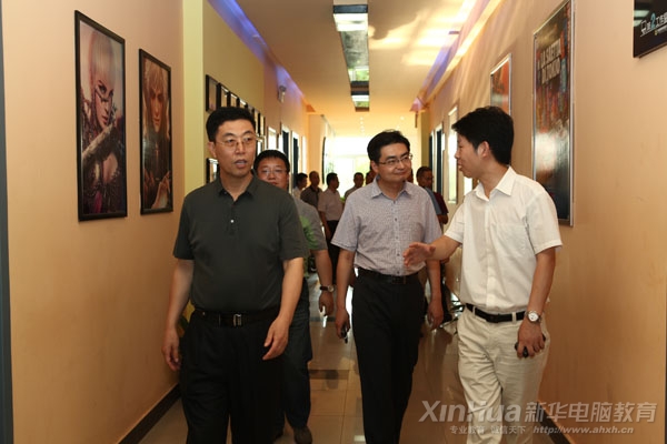教育部领导参观新华动漫游戏学院