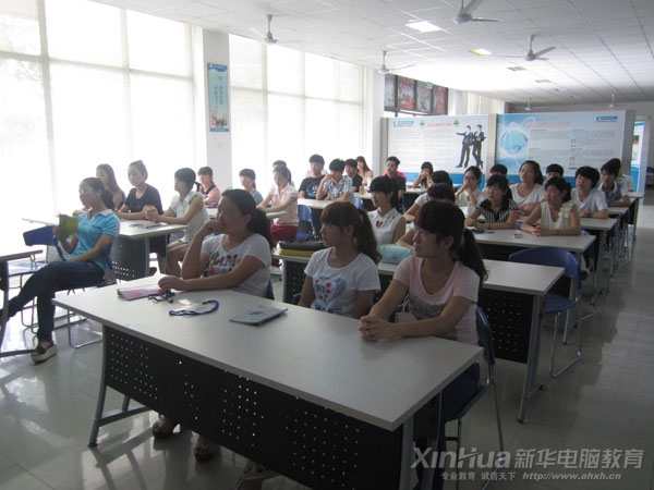 南京驰课科技有限公司新华电脑学院专场招聘会现场