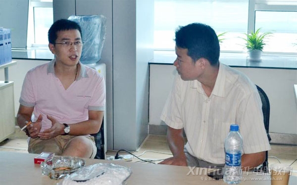 回访老师与企业负责人交流