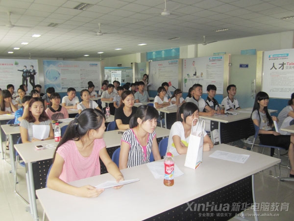 飞翱集团在安徽新华举办专场招聘会现场