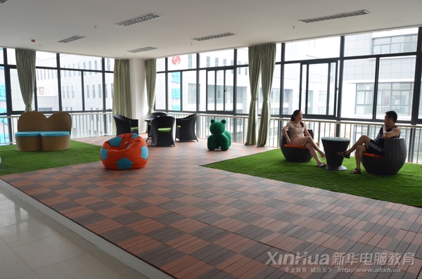 一拓集团员工休息区