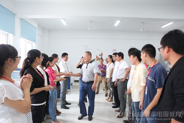 何院长慰问学院综合学科老师