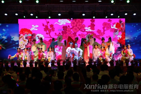 学生带来的戏曲联唱《徽风皖韵》
