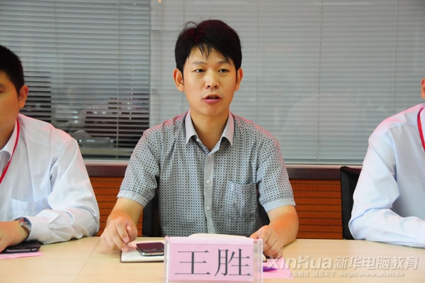 安徽新华电脑专修学院副院长王胜在开班仪式上发表重要讲话