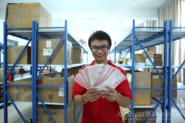 新华在校创业学子吴福来,网店月销量过万