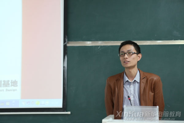 安徽新华电脑专修学院杰出学子孟晓冬在开班仪式上发言