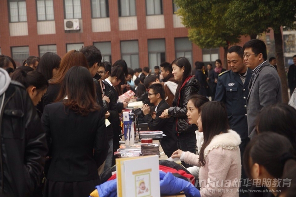 对接会火爆的场面