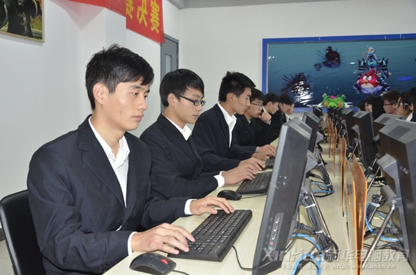 男生也积极,决赛场上毫不示弱
