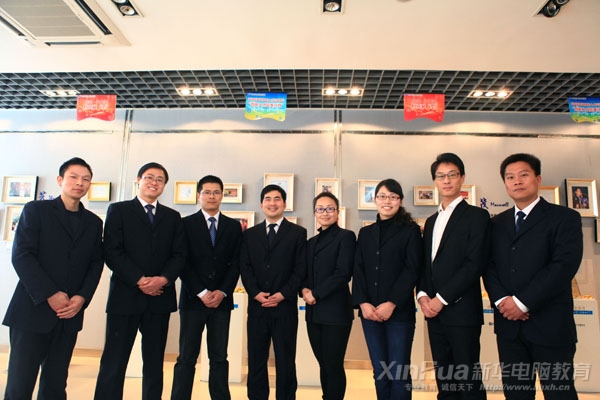 双师型师资队伍,为学生学习保驾护航。图为新华各专业学科带头人