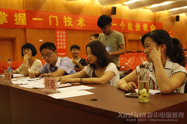 评委们席及大赛公证处