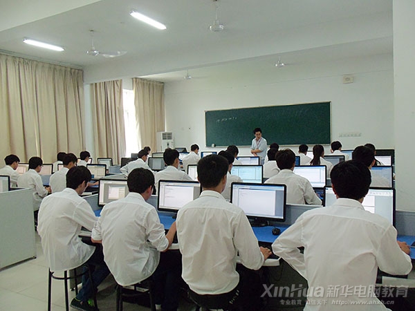大赛现场,同学们志在必得